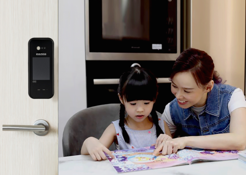 The Power of Face and Palm in the Eazea Eyeon-G Gate Lock